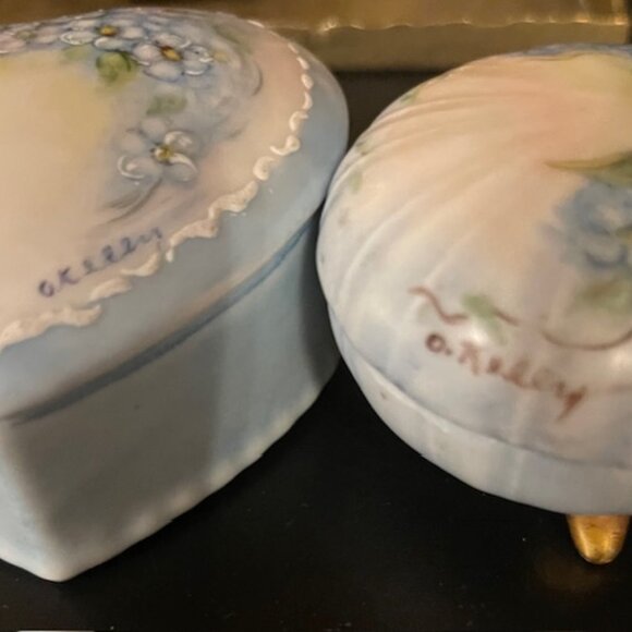 Vintage Porcelain Heart Shaped Trinket Box & Footed Bowl Hand Painted Signed Box - Picture 4 of 4